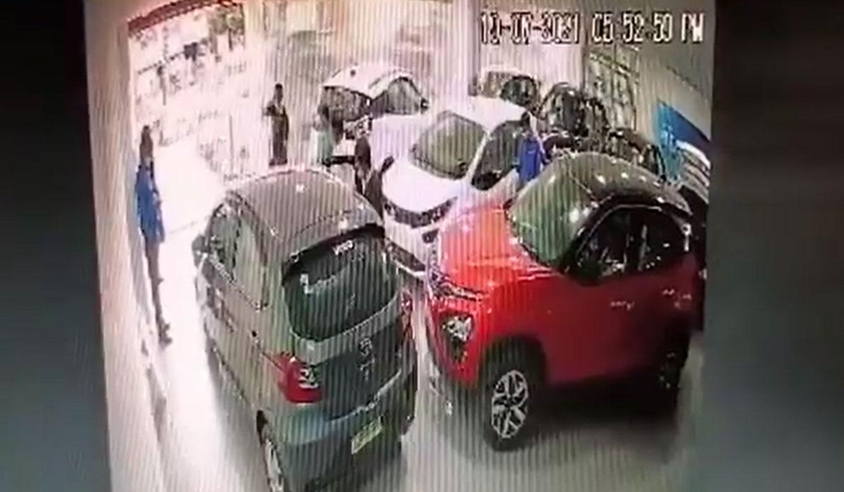 Viral Video- New Car Falls From The 1st Floor Of Showroom