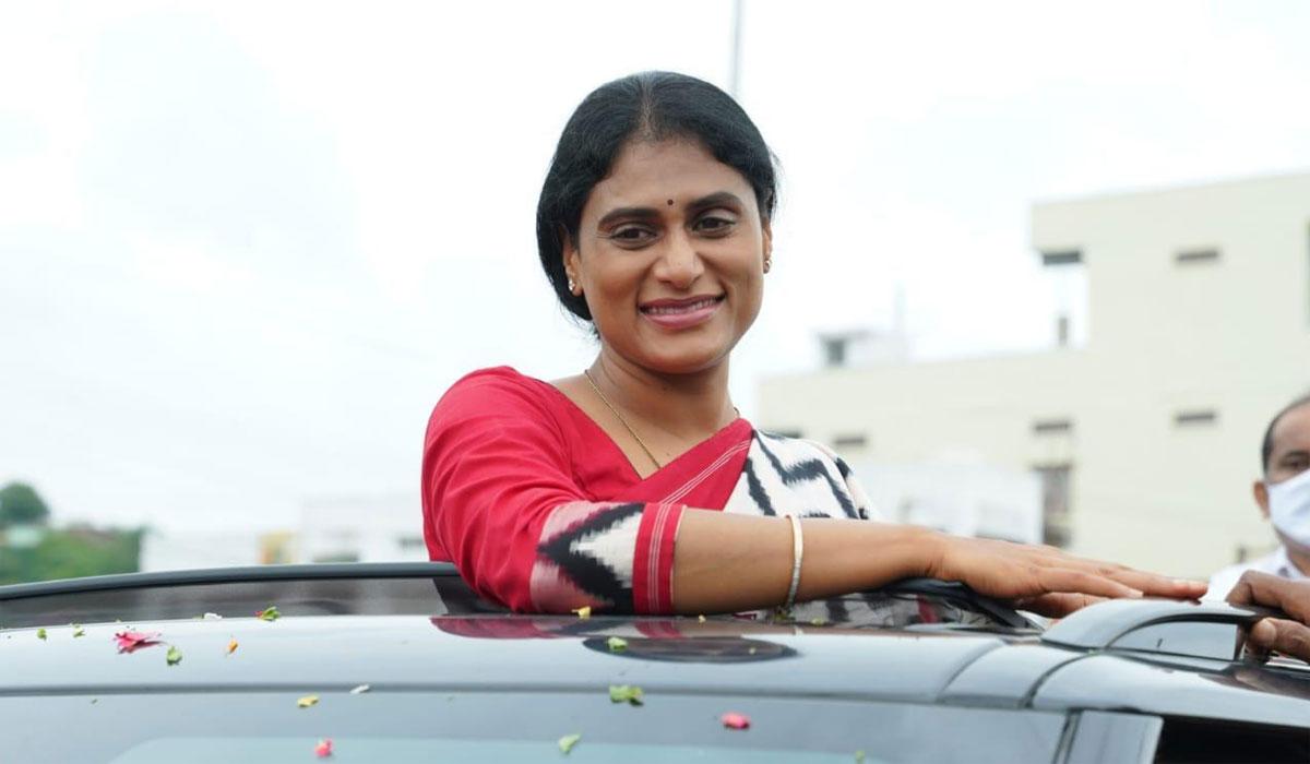 Sharmila Goes Cinema Style!