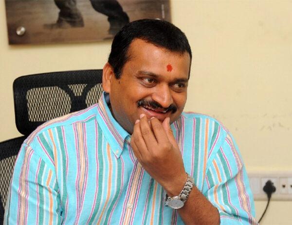 Bandla Ganesh Knows How To Play Kabaddi With Fans Pulse
