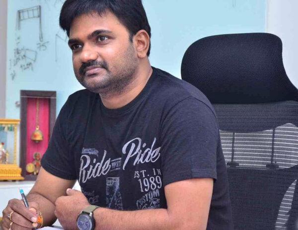 Director Joins Kapu Sena For Pawan Kalyan's Bday