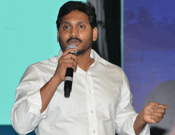 Senior Babus Embarass Jagan Before Modi