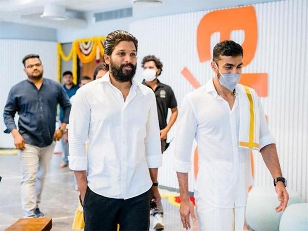 Pic Talk: Simple Yet Stylish Entry Of Allu Arjun