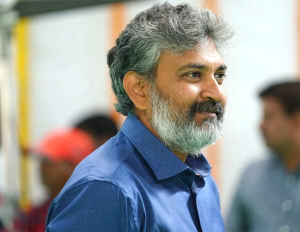 Viral Video: SS Rajamouli In NTR's EMK?