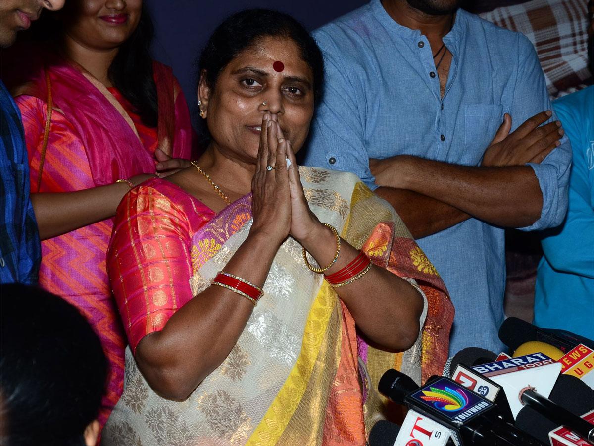 YS Vijayamma - YSR Telangana Party