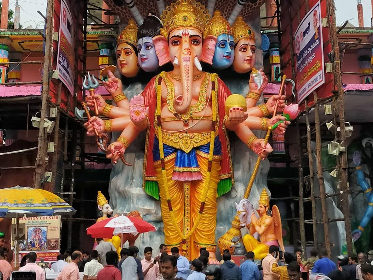 Baahubali Experts For Khairatabad Ganesh!