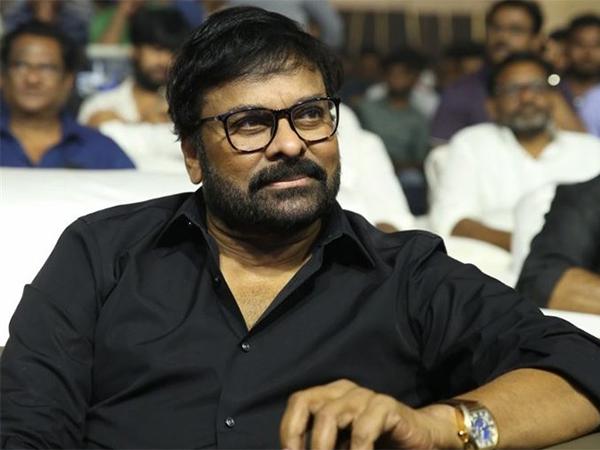 Bollywood Superstar Gives 15 Days For Chiranjeevi