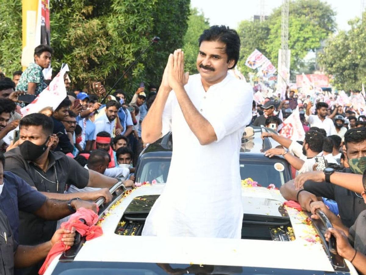 Pawan Kalyan Confusing People?