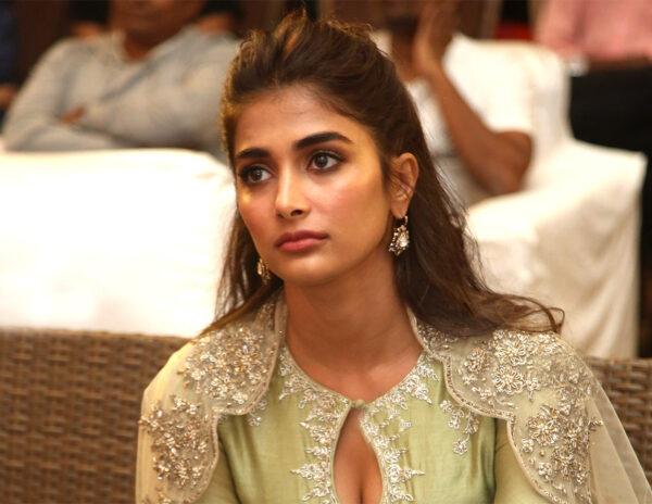 Pooja Hegde In Tears Reading That Message