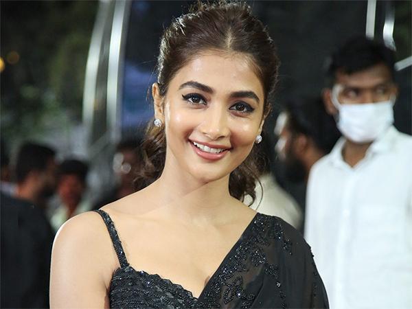 Pooja Hegde On Par With The Male Superstars!