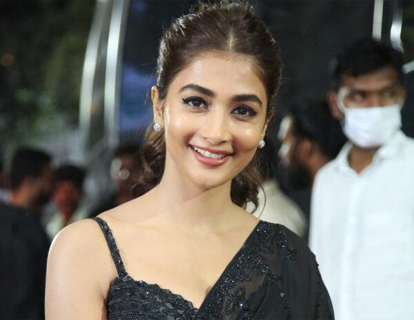 Pooja Hegde On Par With The Male Superstars!