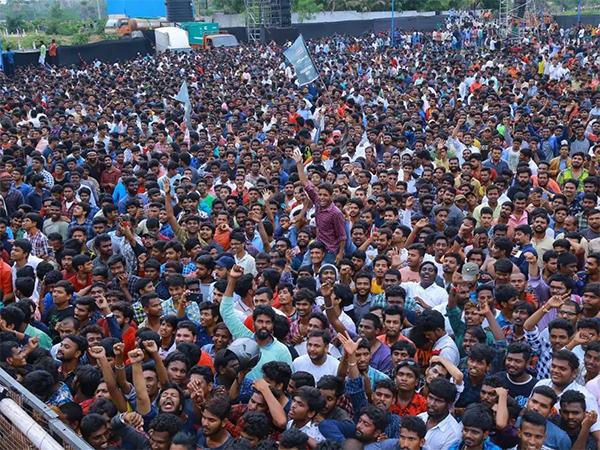 special shows in hyderabad for prabhas fans on his birthday