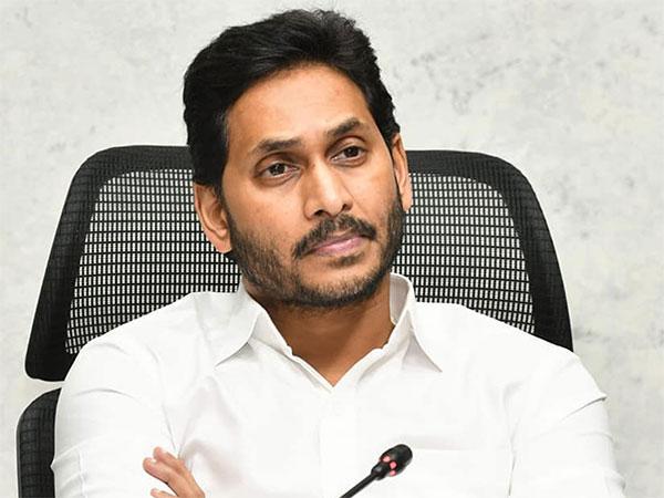 అంతా అమరావతిలోనే పెట్టేసారన్న జగన్... అన్నీ అబద్ధాలేనా?
