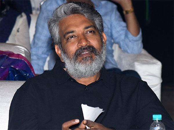 ఇంత చిన్న లాజిక్ ఎలా మిస్సయ్యావ్ రాజమౌళి...!