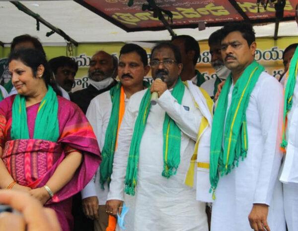 BJP Somu Veerraju supports Amaravati farmers padayatra