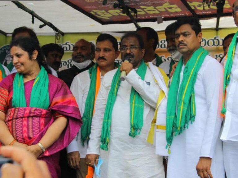 BJP Somu Veerraju supports Amaravati farmers padayatra