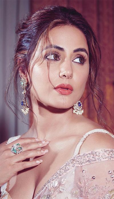 Hina Khan Hot Sizzling Stills