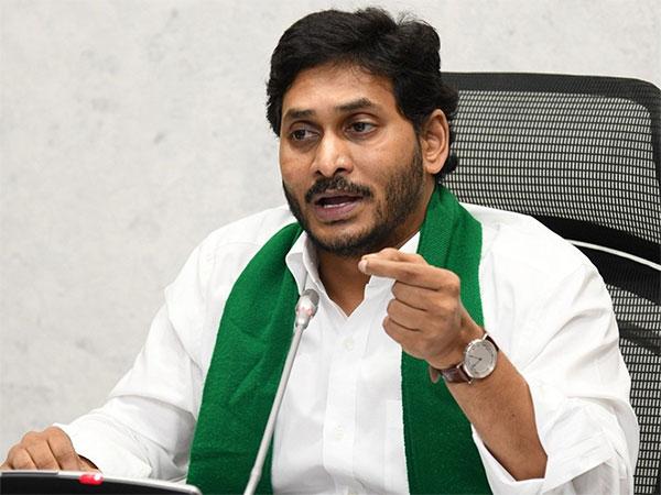 ఇదేం దిక్కుమాలిన పోలిక జగన్!