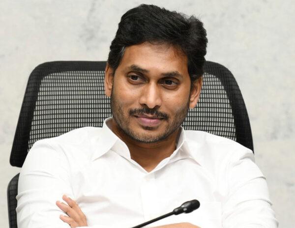 మరీ జగన్ ను అలా ఆడుకోకండయ్యా!