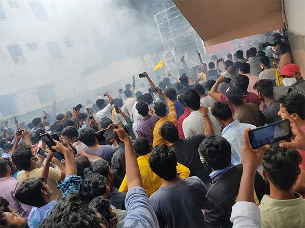 ఆర్ఆర్ఆర్... ఏంటంటా ఈ రచ్చ..!