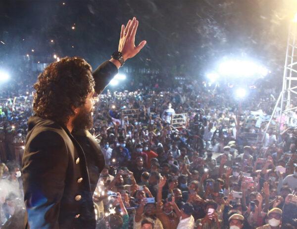 Lathi Charge On Allu Arjun Fans