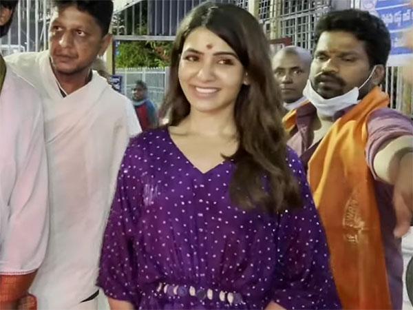 Relaxed & Happy Samantha Visits Tirumala