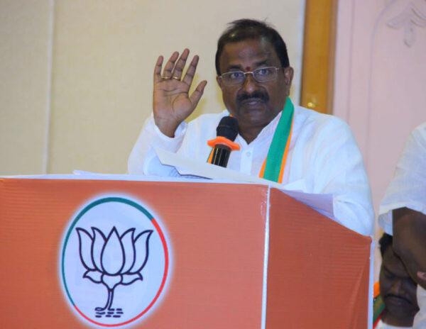 Somu Veerraju Avoids Insult Cleverly!