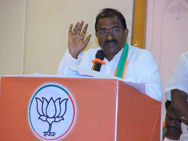 Somu Veerraju Avoids Insult Cleverly!