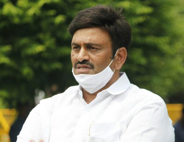 రాజు గారికి మరీ ఎటకారం ఎక్కువండి!