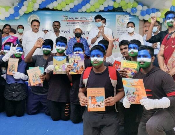 వికలాంగ విద్యార్ధుకేలా... వైసీపీ రంగులు..!