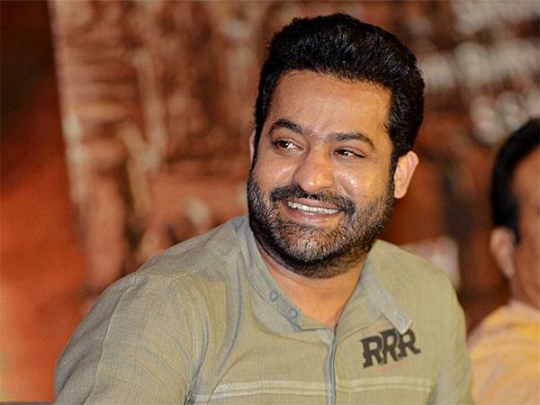 వైరల్ : తారక్ చిలిపి చేష్టలు!