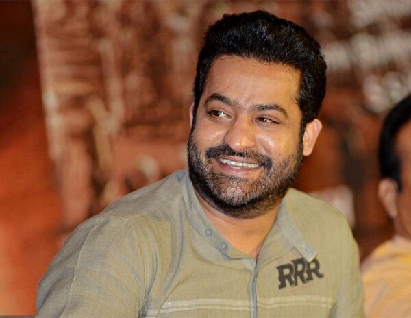 వైరల్ : తారక్ చిలిపి చేష్టలు!