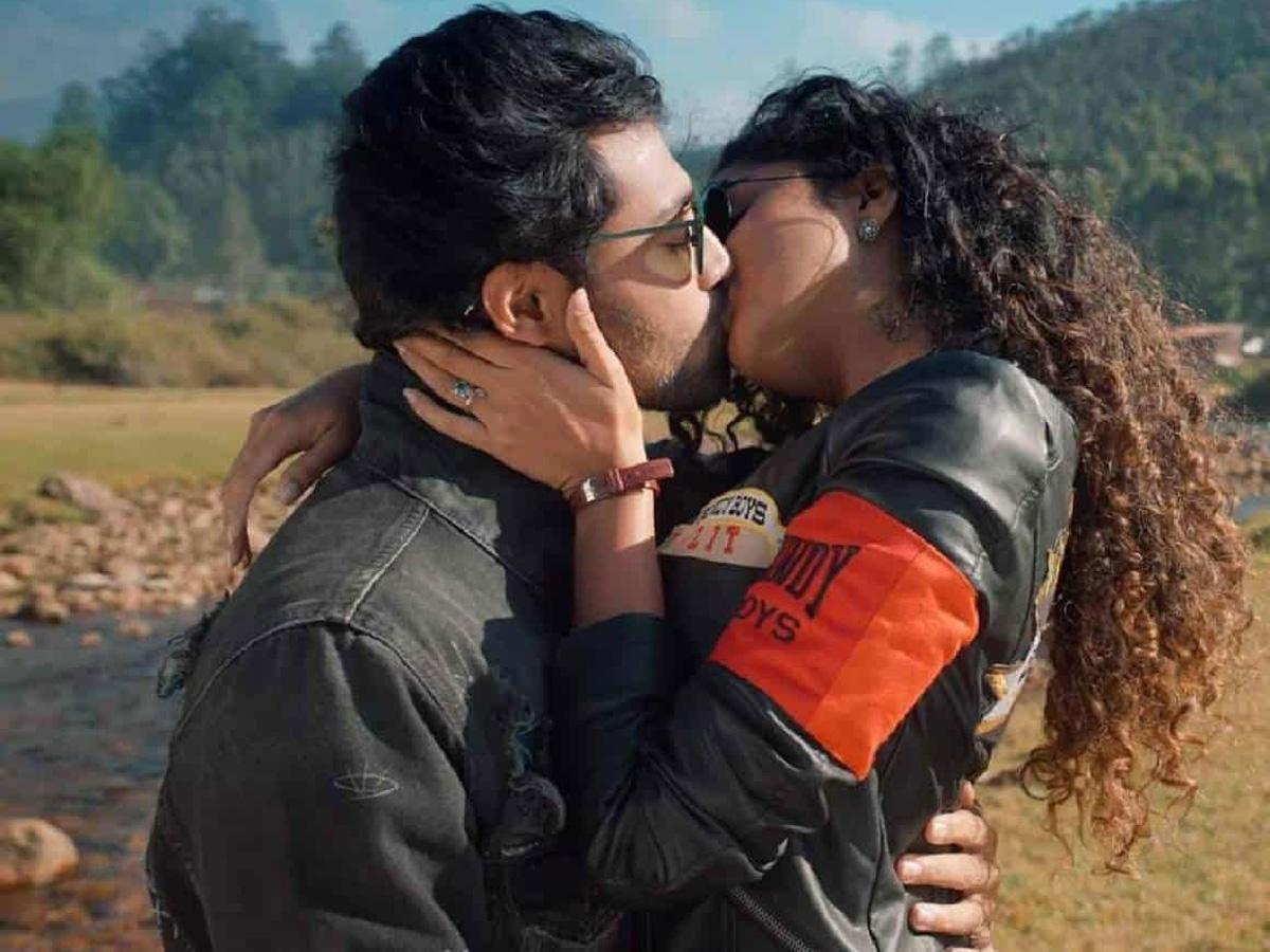 Bold-and-HOT-Anupama Parameswaran-Lip-Lock