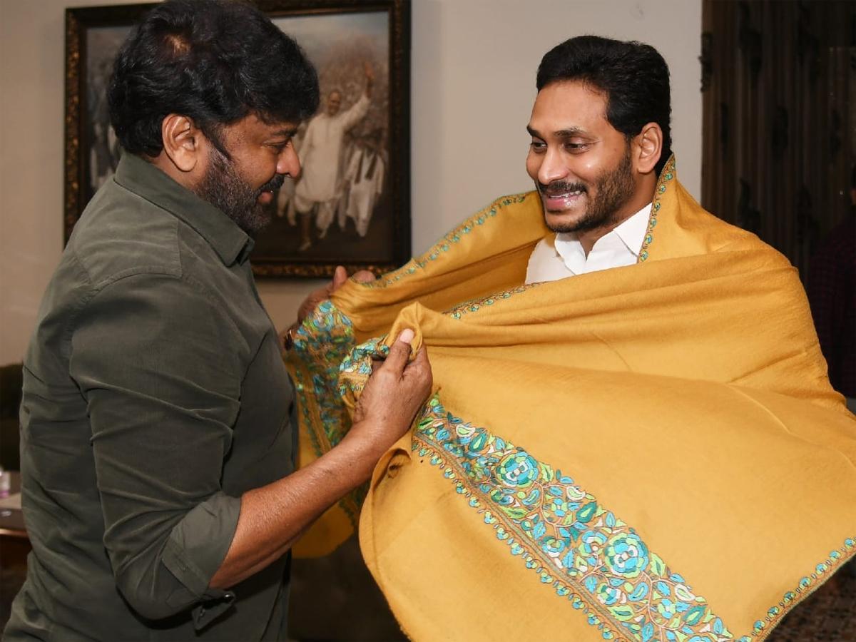 Chiranjeevi - YS Jagan