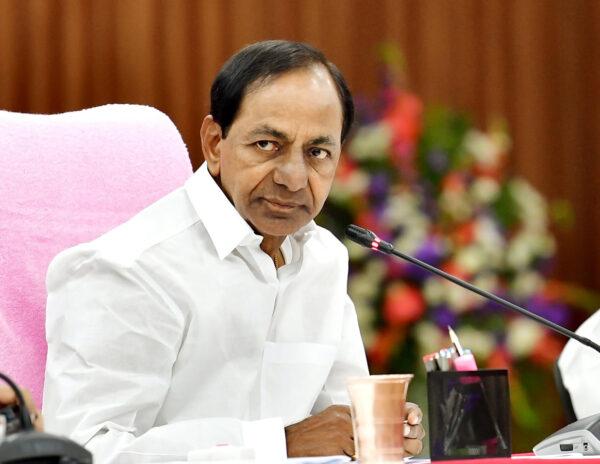 KCR Not To Repeat Jagan's Mistake!