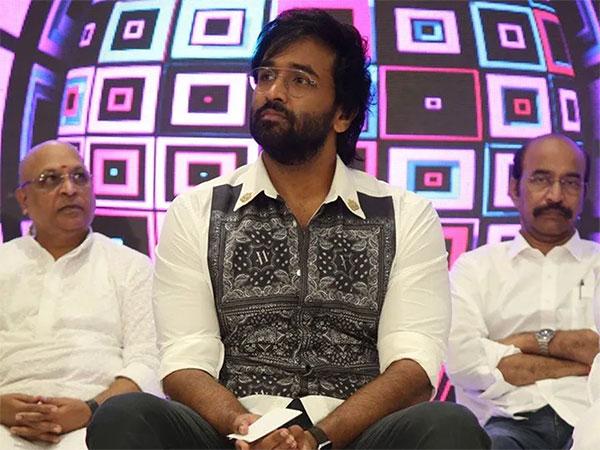 Manchu Vishnu Continues To Be Jagan's Sidekick!