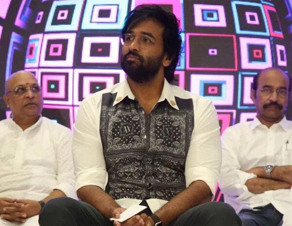 Manchu Vishnu Continues To Be Jagan's Sidekick!