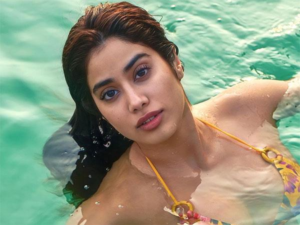 Pic Talk: Tempting Curves In Bikini