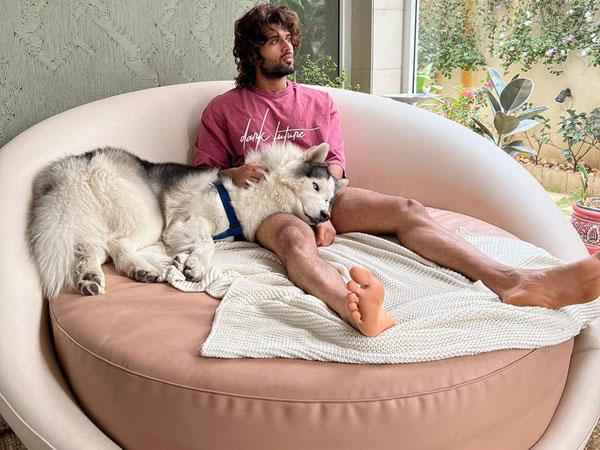 Vijay Deverakonda Sports A Gloomy Face!