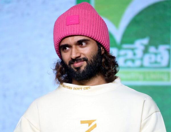 Big Flop But Vijay Deverakonda Still Trusts Him!