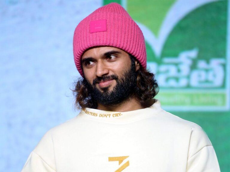 Big Flop But Vijay Deverakonda Still Trusts Him!