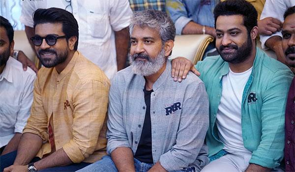 "ఆర్ఆర్ఆర్" వాయిదాల వెనుక రహస్యం!
