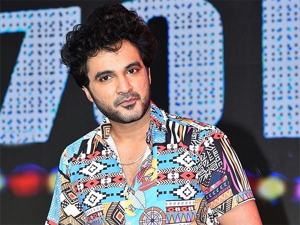 Are You A Womanizer? Hero Embarrassed!