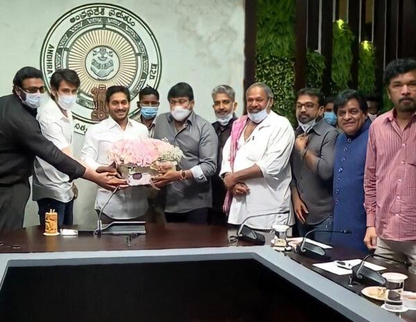 Chiranjeevi-and-co-meeting-Jagan
