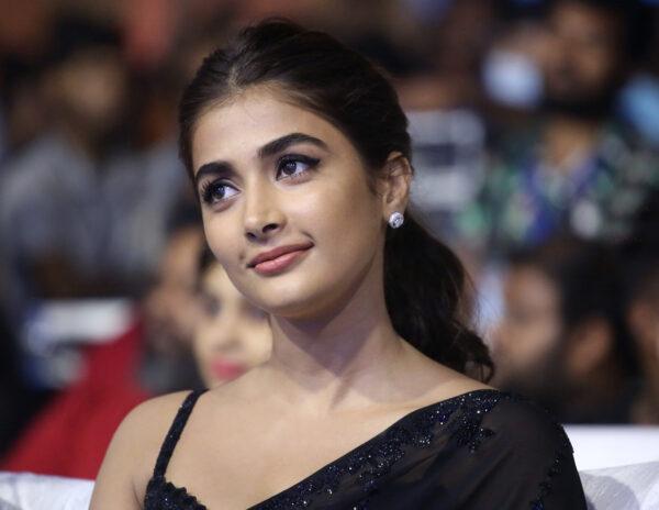 Mahesh fans firing on Pooja Hegde