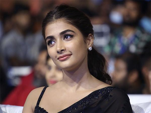 Mahesh Fans Firing on Pooja Hegde