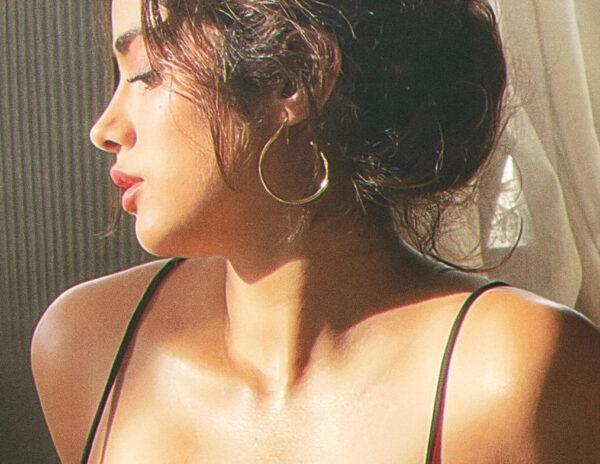 Pic Talk: Beautiful Curves Elevated By Sun-Kiss