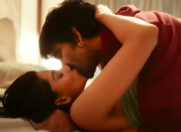 Ravi Teja Lip-lock Khiladi