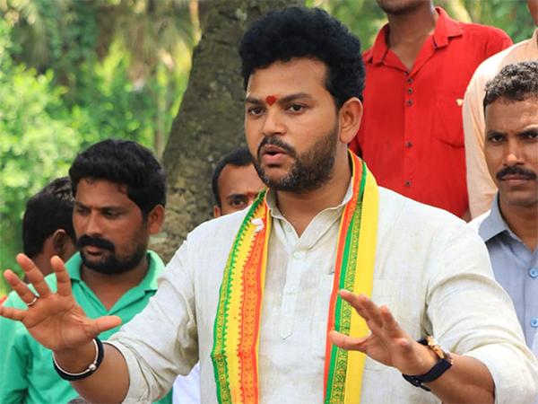 Real Story Behind Chiranjeevi's Namaskaram To Jagan!