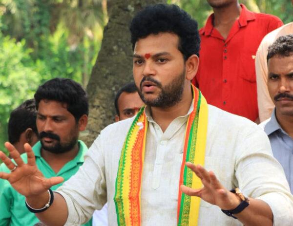 Real Story Behind Chiranjeevi's Namaskaram To Jagan!
