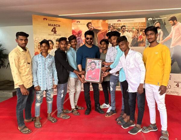 Sharwanand Warmly Receives Fans